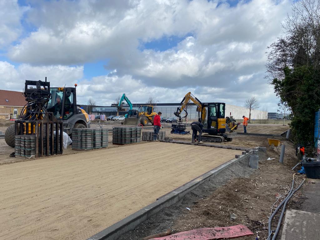 Van ontwerp tot oplevering: nieuw buitenterrein voor Van der Spek